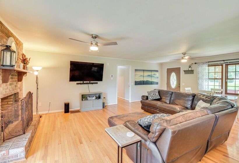 West Union Home W/ Saltwater Pool On 2 Acres!