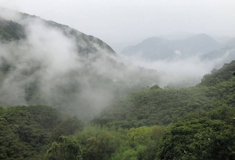 تختخواب و صبحانه Cingjing Morning Star