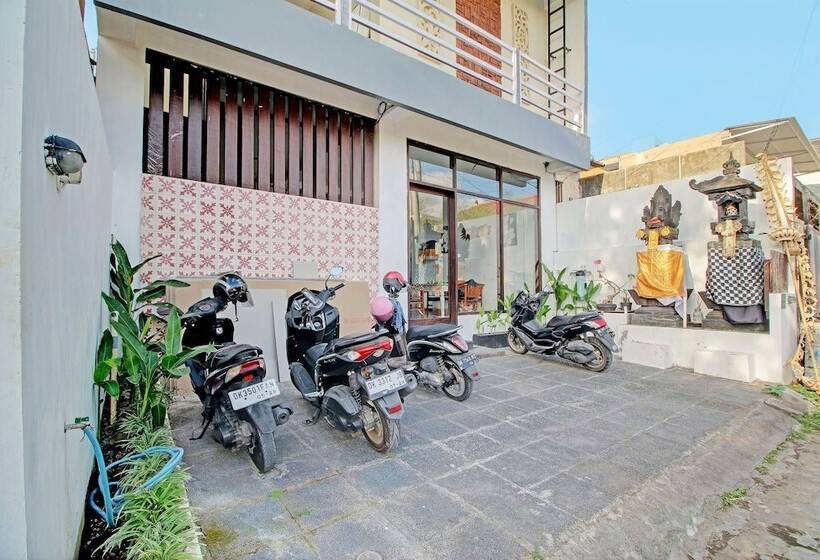 호텔 Collection O 93004 Double D Guest House