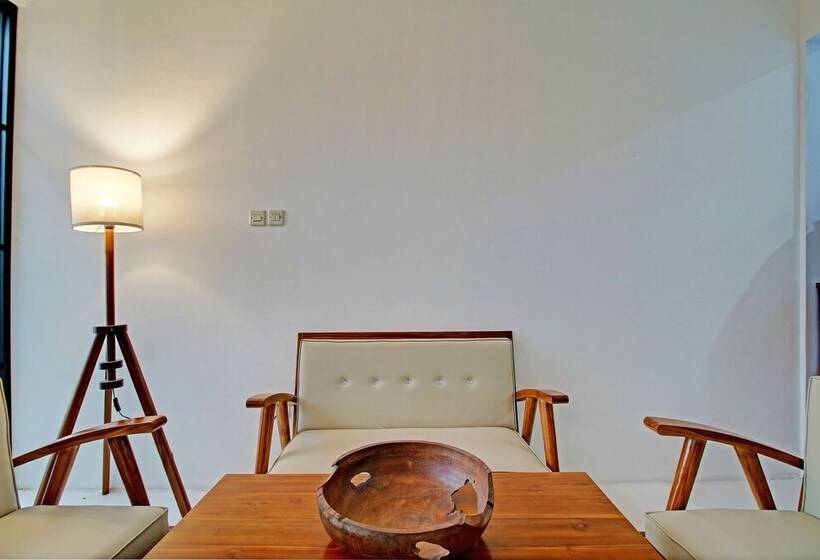 호텔 Collection O 93004 Double D Guest House