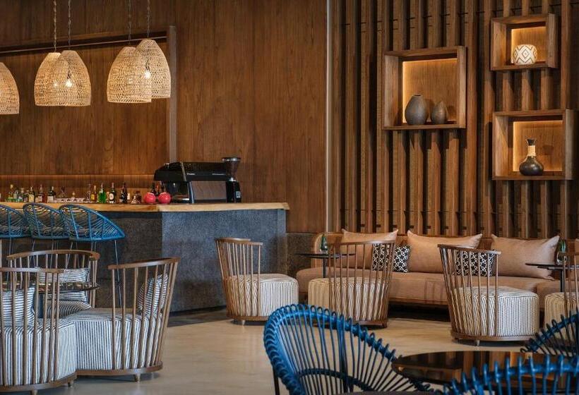 فندق Crowne Plaza Fiji Nadi Bay Resort & Spa, An Ihg