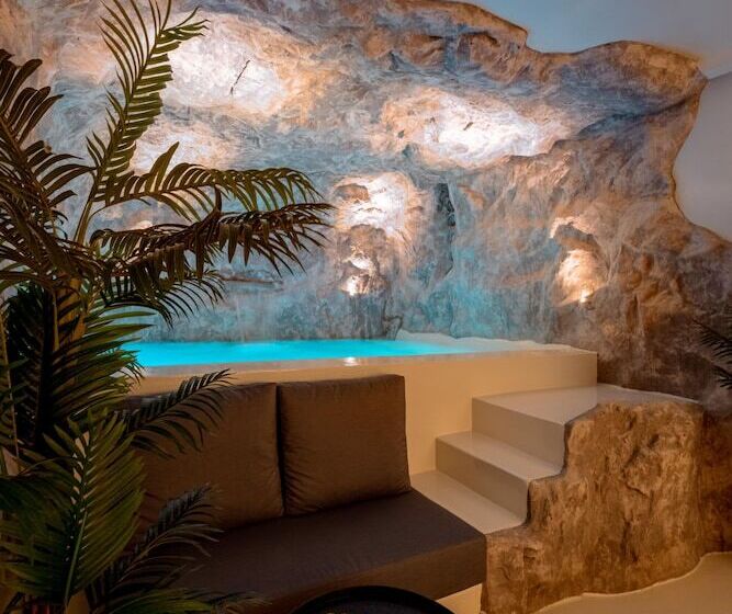 هتل Ftelia Black Villas
