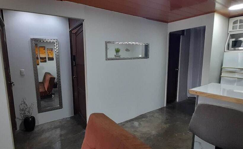 هاستل Indigo House