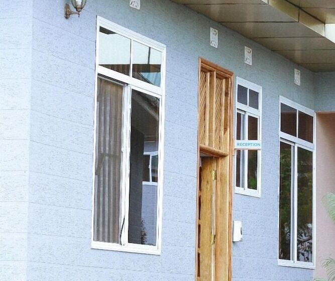 Briston Hotel   Serengeti