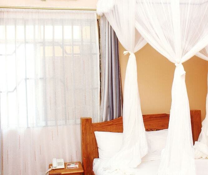 Briston Hotel   Serengeti