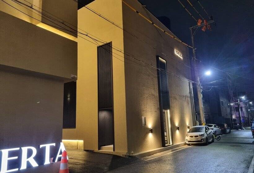 酒店 Poverta Stay