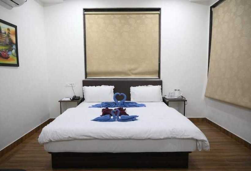 호텔 Satkar International