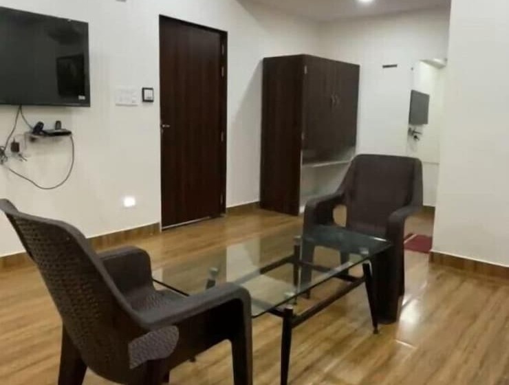 호텔 Satkar International