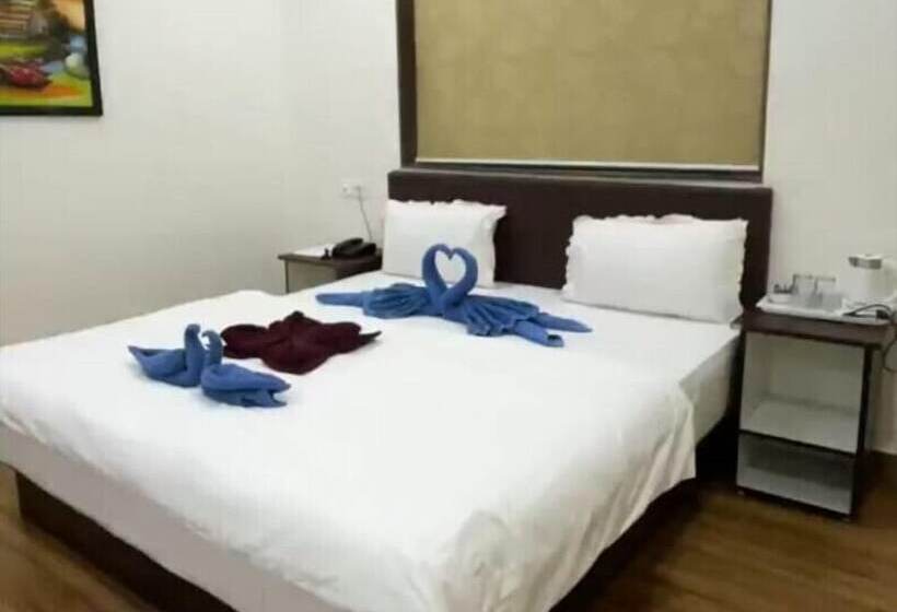 호텔 Satkar International