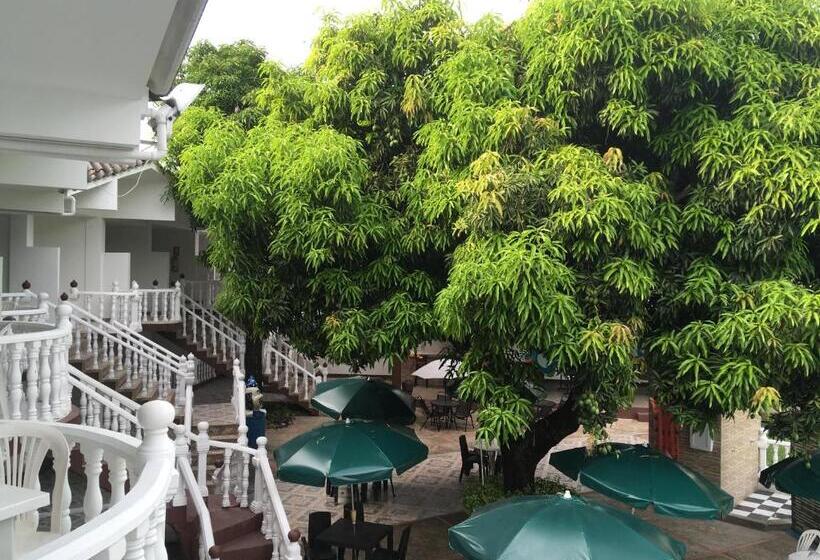 هتل Restaurante Versalles