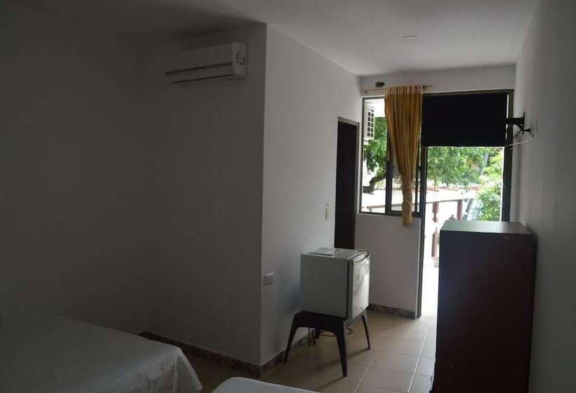 هتل Restaurante Versalles