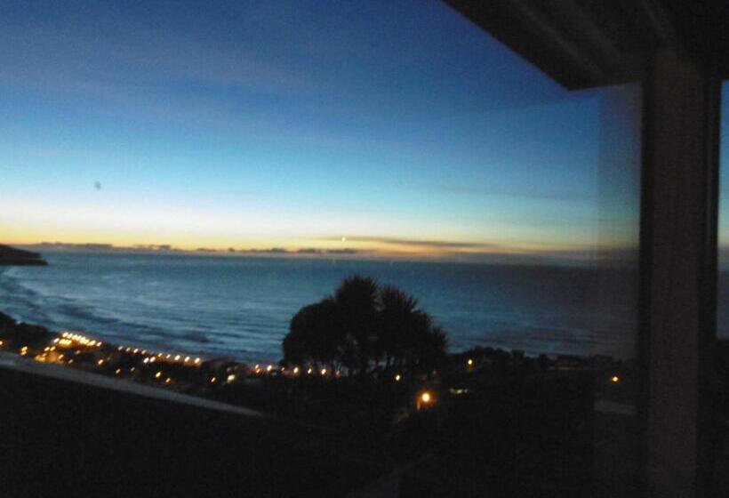 Rosemount B&b By The Sea St Clair