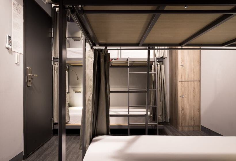 Taipei Travelers International Hostel