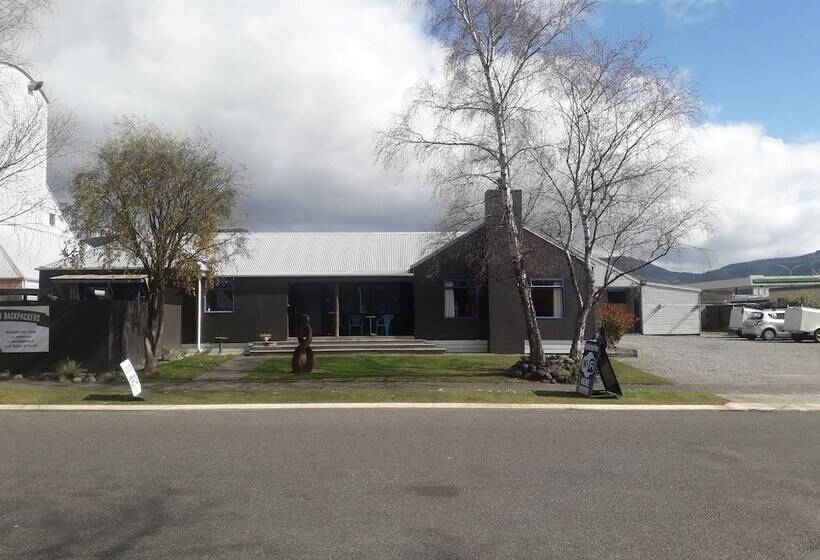 הוסטל Tongariro River Retreat