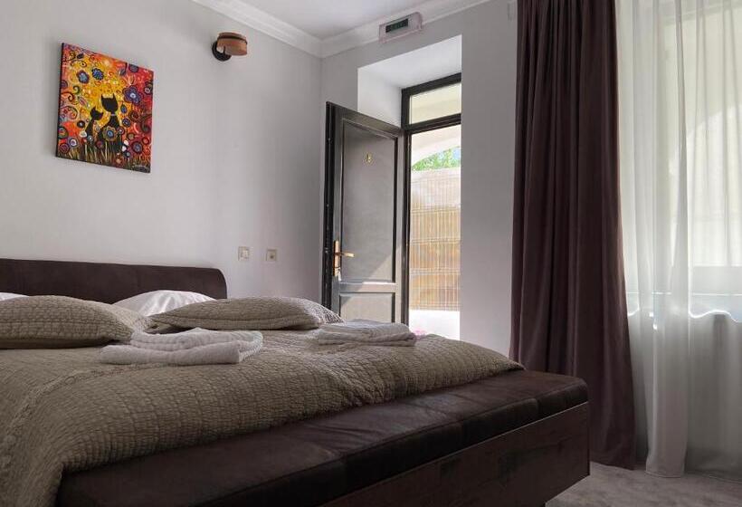 تختخواب و صبحانه Maisonette Apartments