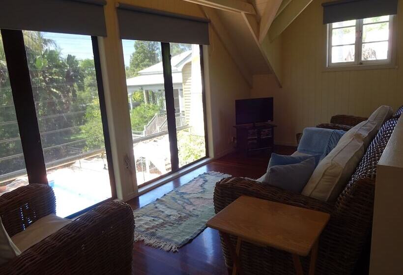 Jacaranda Lodge B&b