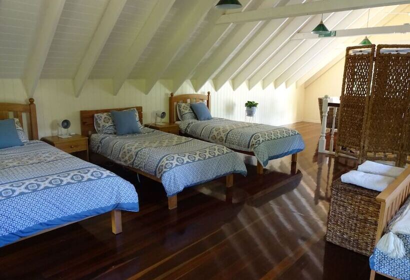 Jacaranda Lodge B&b