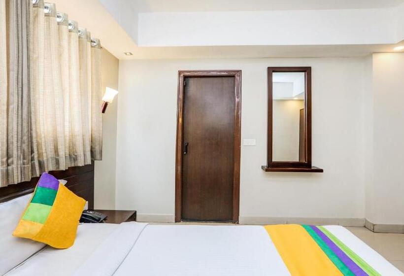 ホテル Itsy By Treebo  Greenwood Inn And Suites