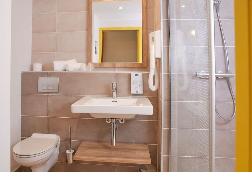 酒店 Kyriad Pontarlier