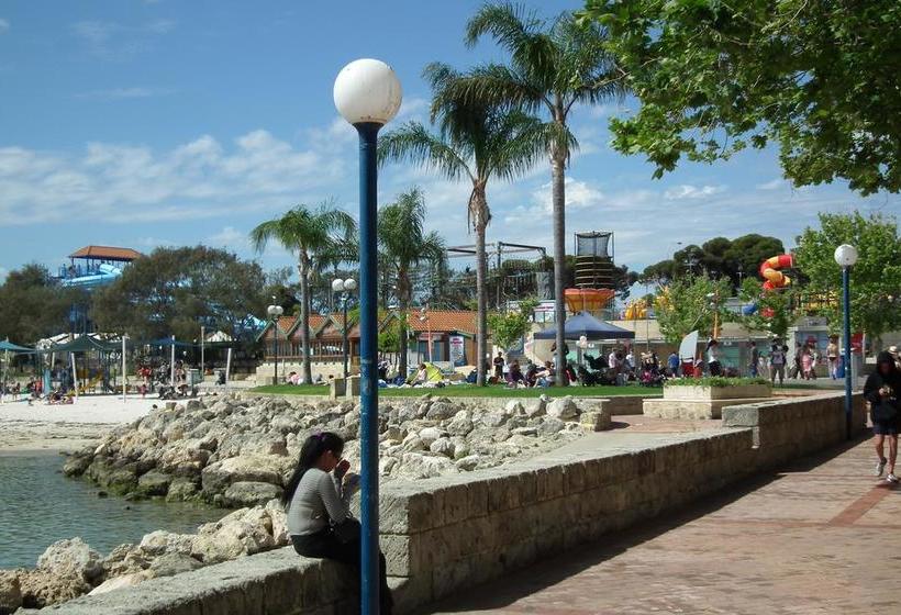 تختخواب و صبحانه The Spanish Guesthouse For Rooms Only