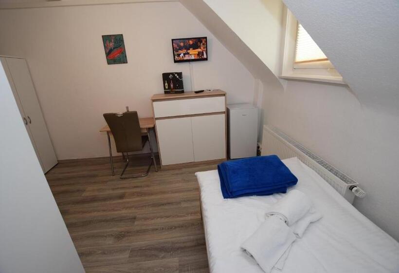호스텔 Monteurzimmer Kirchheim Teck
