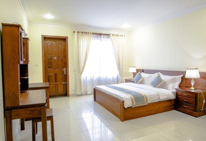 Отель Hamptons Apartments