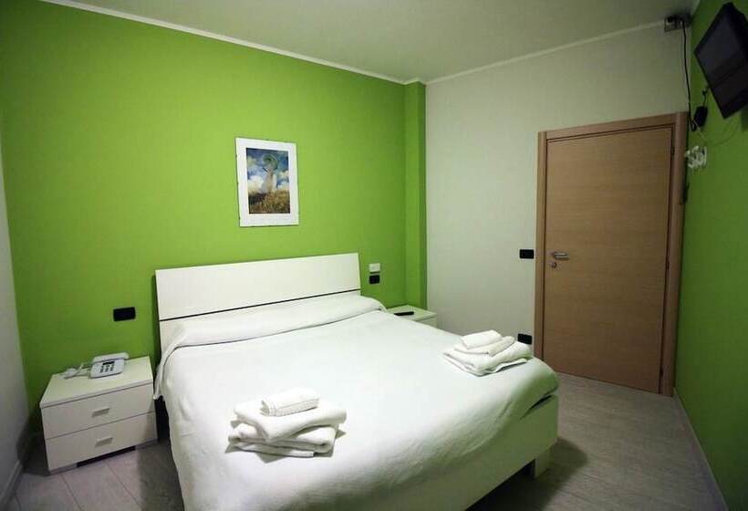 فندق Albergo Ristorante La Bussola