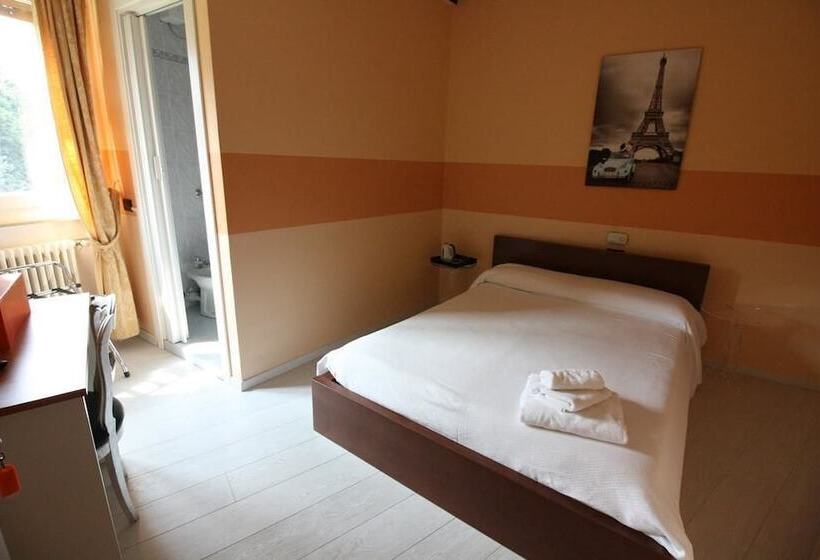 فندق Albergo Ristorante La Bussola