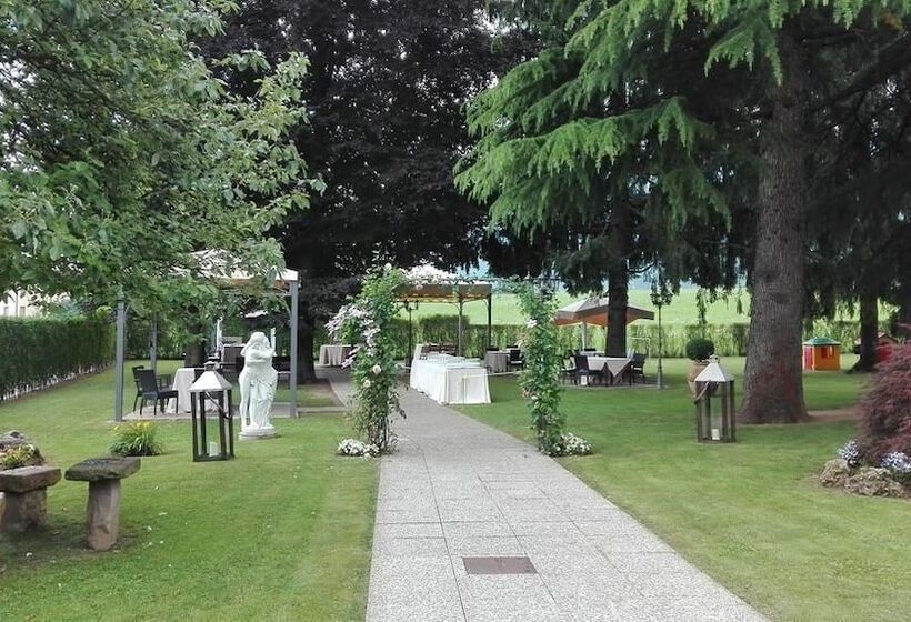 فندق Albergo Ristorante La Bussola