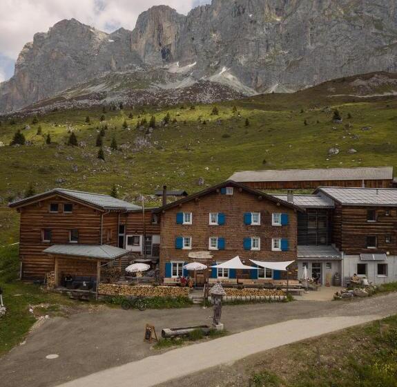 ホテル Berghaus Sulzfluh