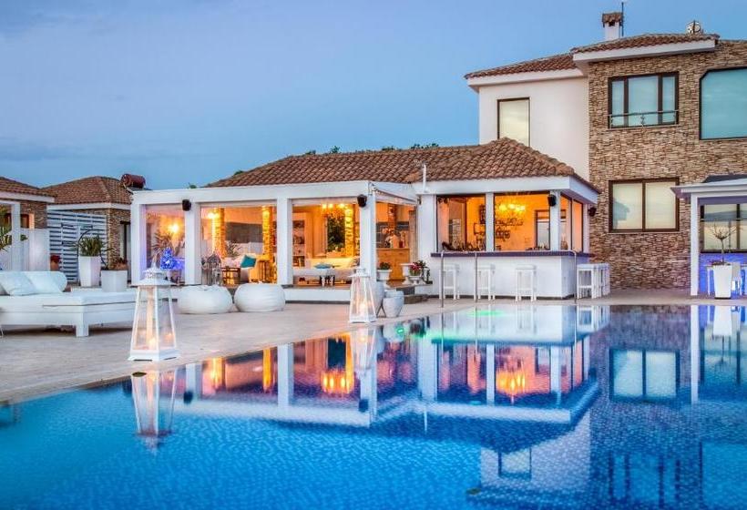 هتل Cape Serenity Resort  Adults Only