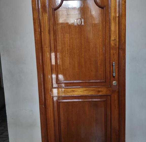 Hotel Krishna Lodge