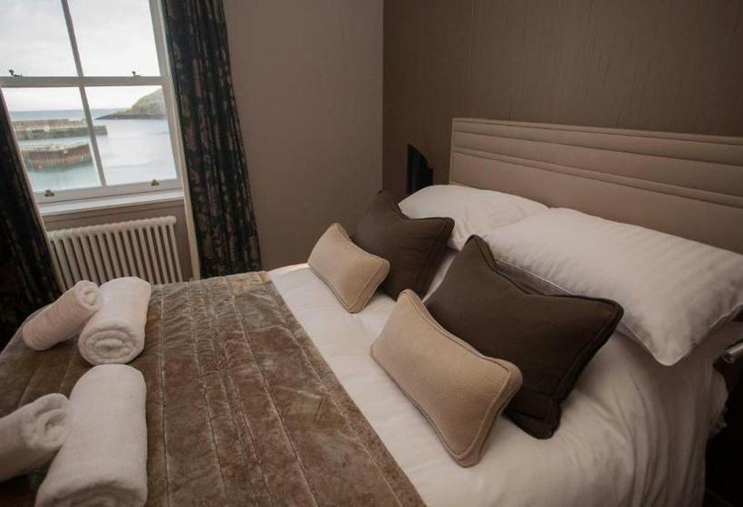 בית מלון כפרי The Marine