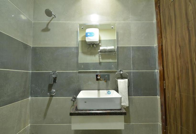 فندق Capital O 8510 Welcome Inn