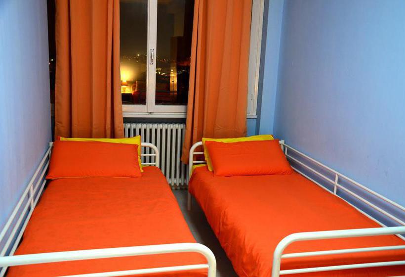 تختخواب و صبحانه Bed&Breakfast Nice House