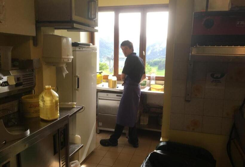 فندق Hôtel Les Skieurs