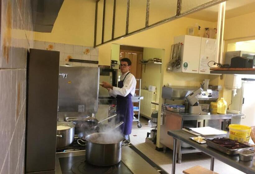 فندق Hôtel Les Skieurs