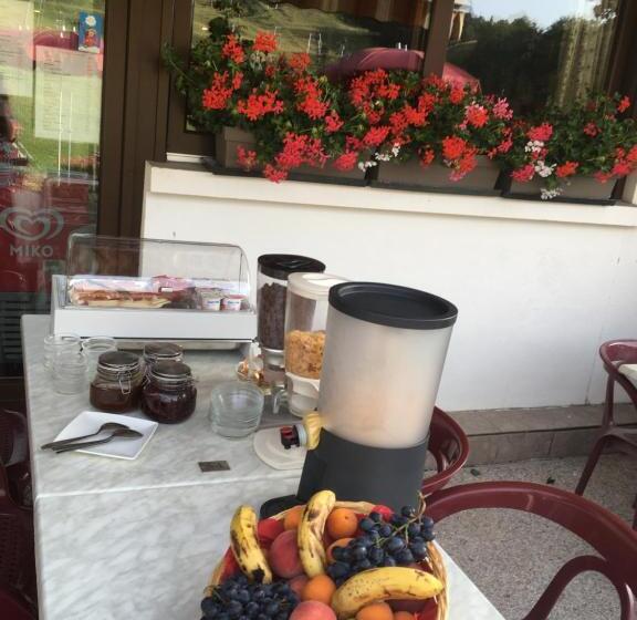 فندق Hôtel Les Skieurs