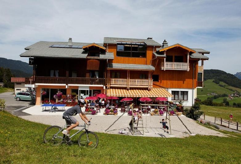 فندق Hôtel Les Skieurs