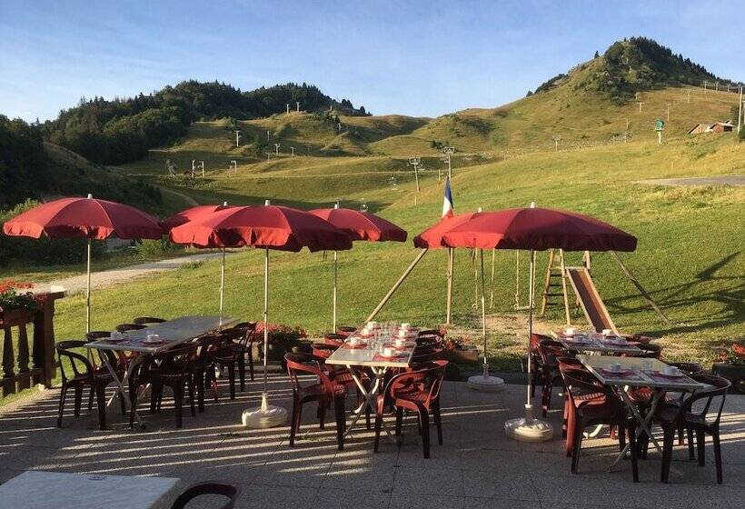 فندق Hôtel Les Skieurs