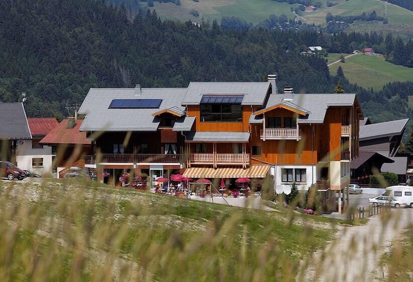 فندق Hôtel Les Skieurs