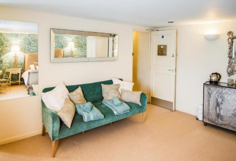 هتل The Queens Head