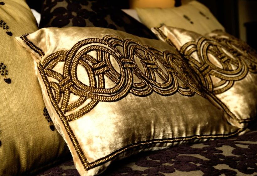 هتل The Queens Head