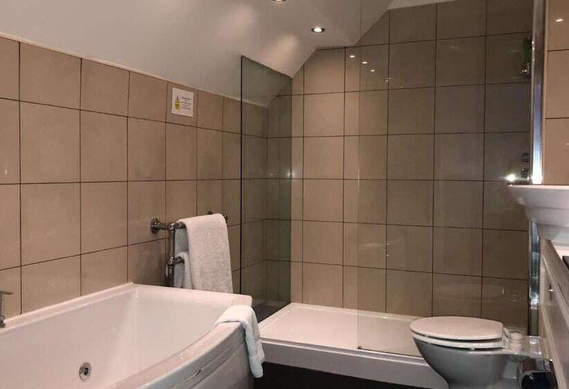 هتل The Townhouse Sutton