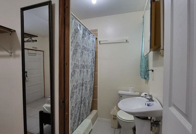 פנסיון Hacienda Tropical Guest House