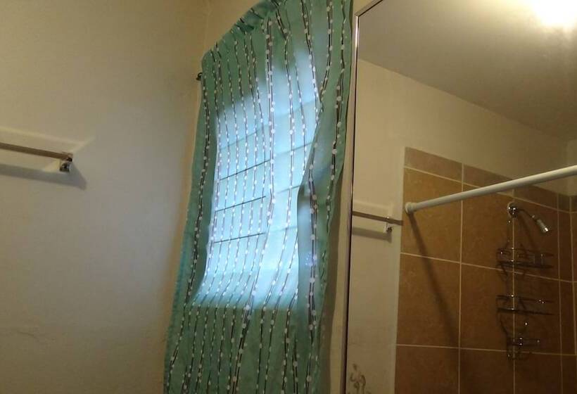 פנסיון Hacienda Tropical Guest House