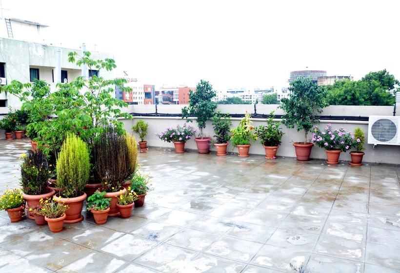 Fabhotel Brook Elan Viman Nagar