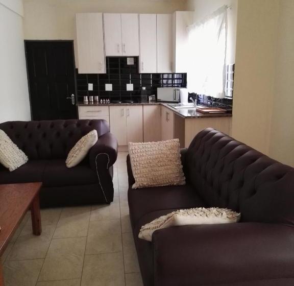 تختخواب و صبحانه Khamanzi Lodge