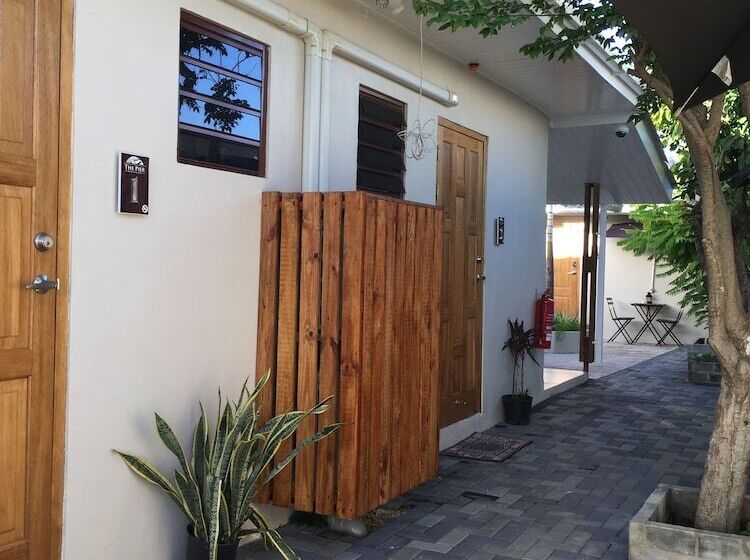 تختخواب و صبحانه The Pier Beach Inn & Suites