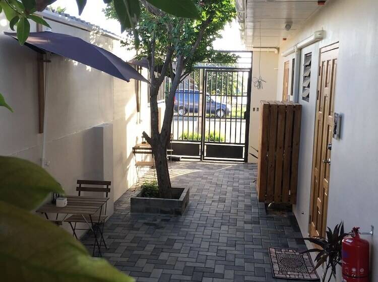 تختخواب و صبحانه The Pier Beach Inn & Suites